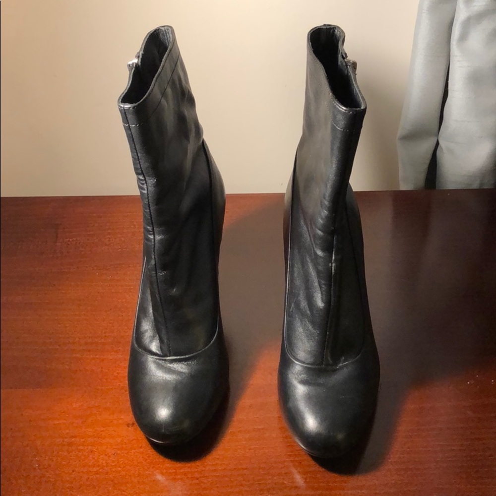 🖤 Coach Black leather mini boots/ heels
